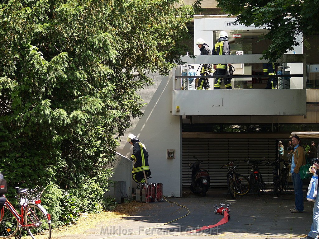 Einsatz BF Koeln Uni Zuelpischerstr P16.JPG